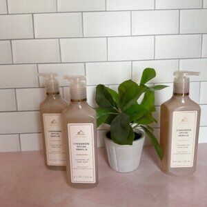 Bath and Body Works Cinnamon Spiced Vanilla Gel Hand Soap (set of 3)